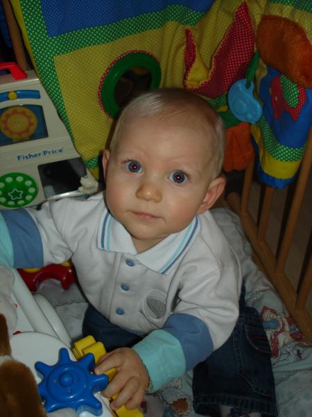 Regardez ses grands yeux bleus !